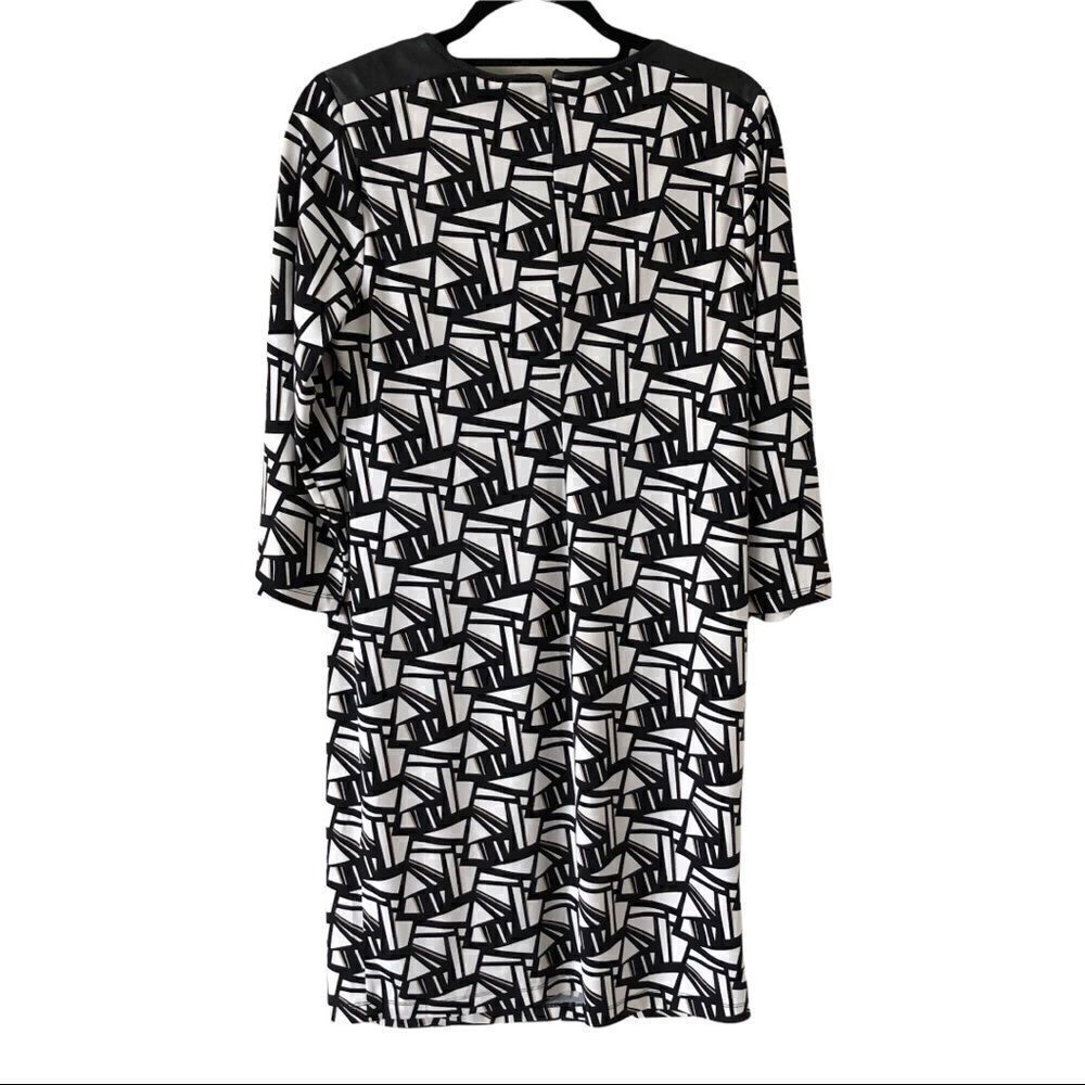 Chico’s Black/White Abstract Pattern‎ Faux Leather Trim Shift Dress Size Small - Picture 2 of 13